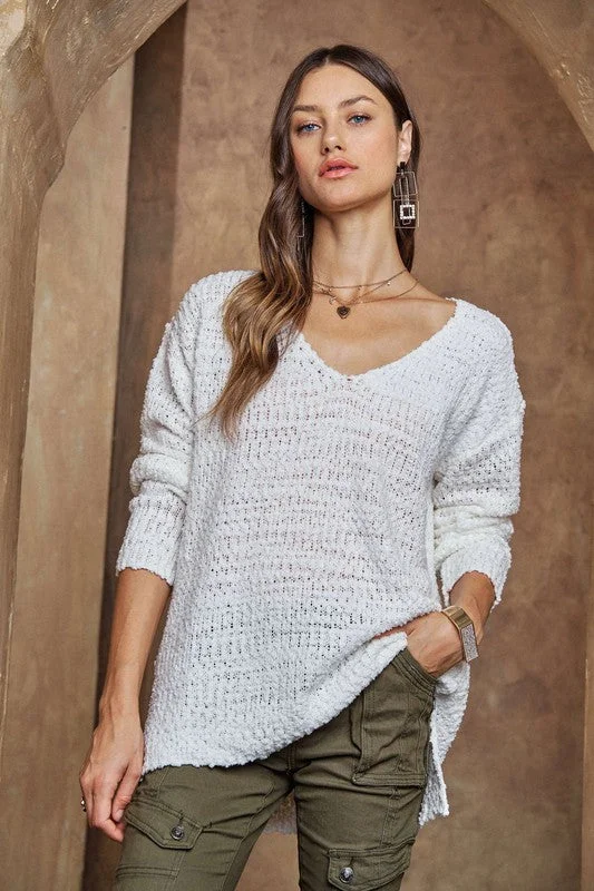 White High-Low Side Slit V-Neck SweaterCropped Knit Tops